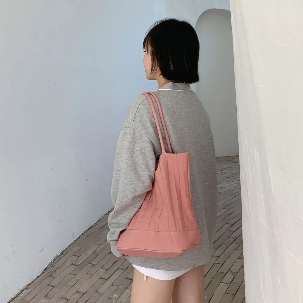 Niedliche koreanische Art plissierte Beutel tasche einfarbige Seide Textur Achsel Tasche Nische Design Einkaufstasche Umhängetasche im Freien