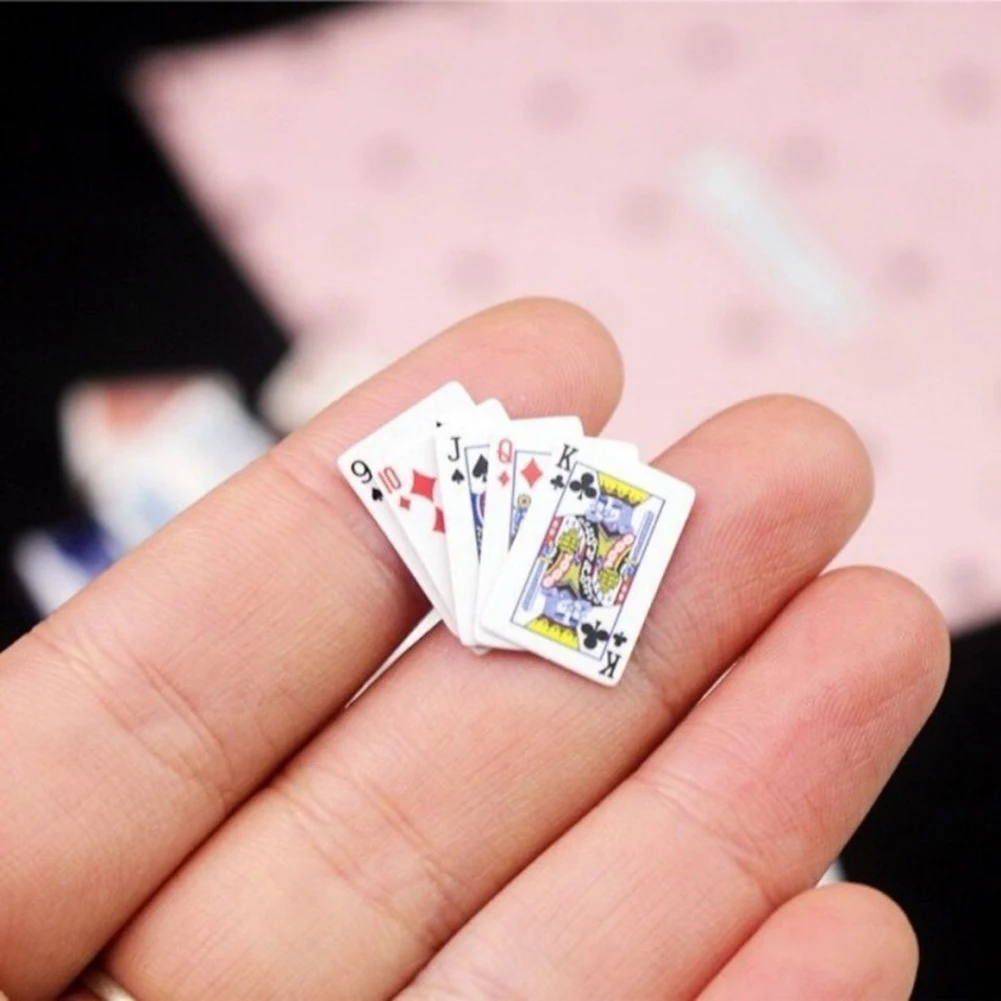 Mini cartas de juego de póker de Casa portátil, estilo aleatorio, Mini póker lindo para muñecas KTV, accesorio de juego de mesa de cartas