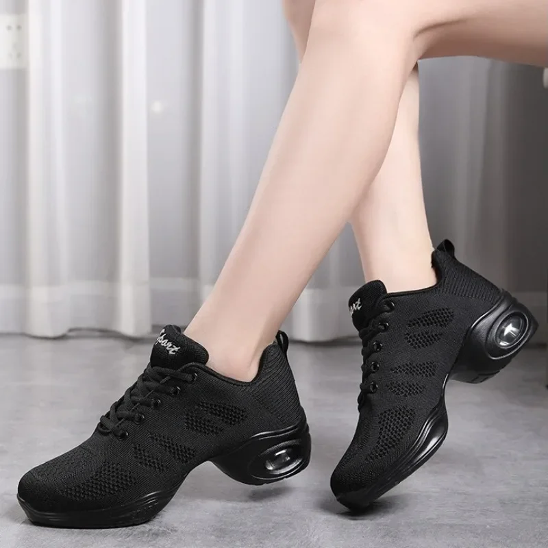 Women Sneakers Mesh Breathable Casual Flats Lace-Up Vulcanized Shoes Zapatos De Mujer Ladies Fashion Lightweight Soft Sneakers