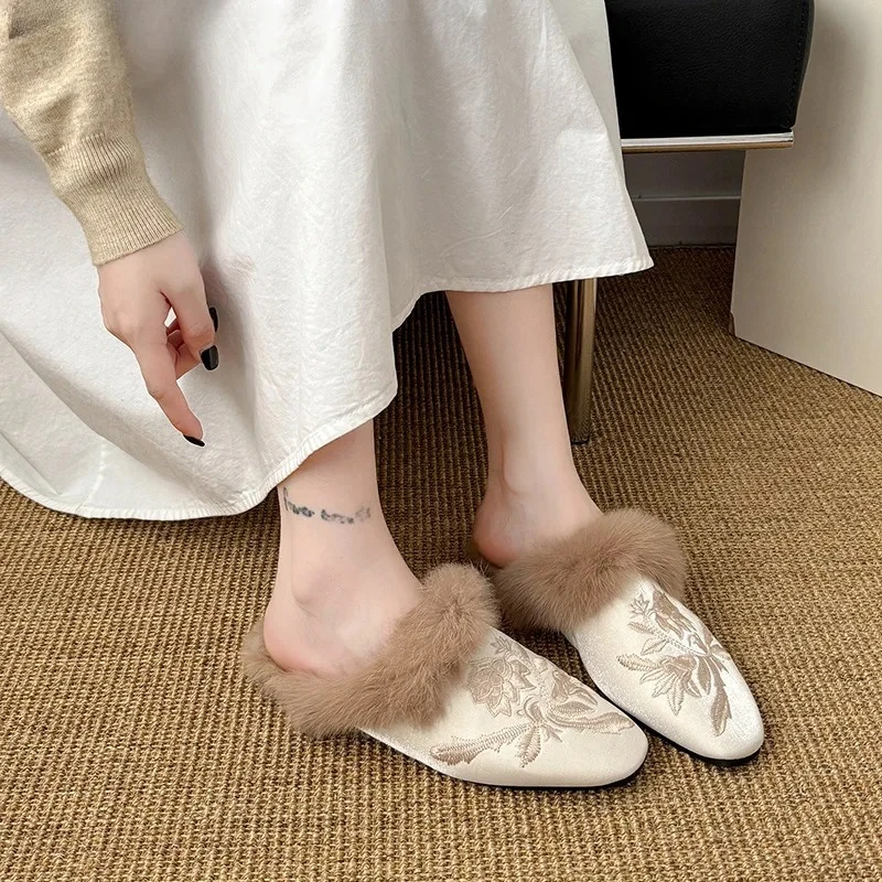 

New Women's Shoes Fashion Embroidery Plush Mueller Slippers for Woman Exquisite Baotou Casual Shoes Designer Shoes Zapatos Mujer
