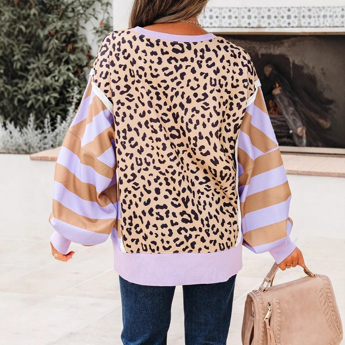 بلوفر جديد لخريف 2025 برقبة دائرية وأكمام طويلة سترة نسائية عصرية بطبعة الفهد