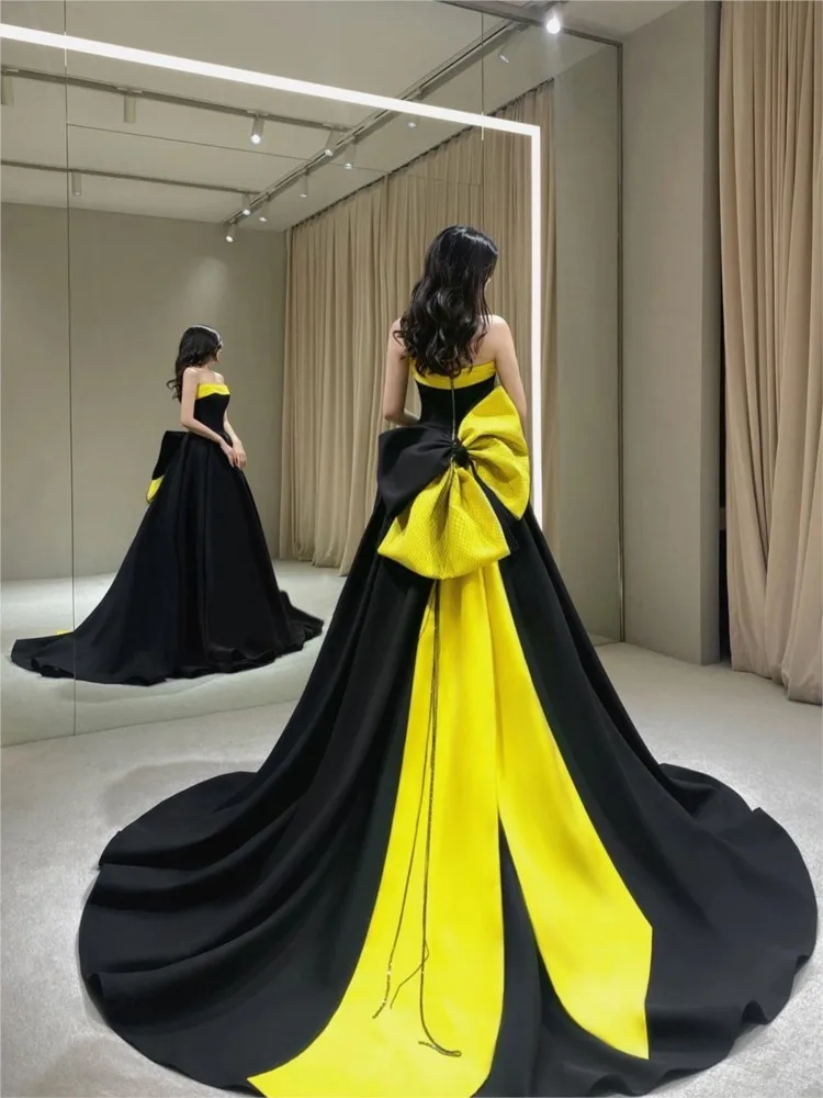 A yellow and black design for toasting banquet host dress