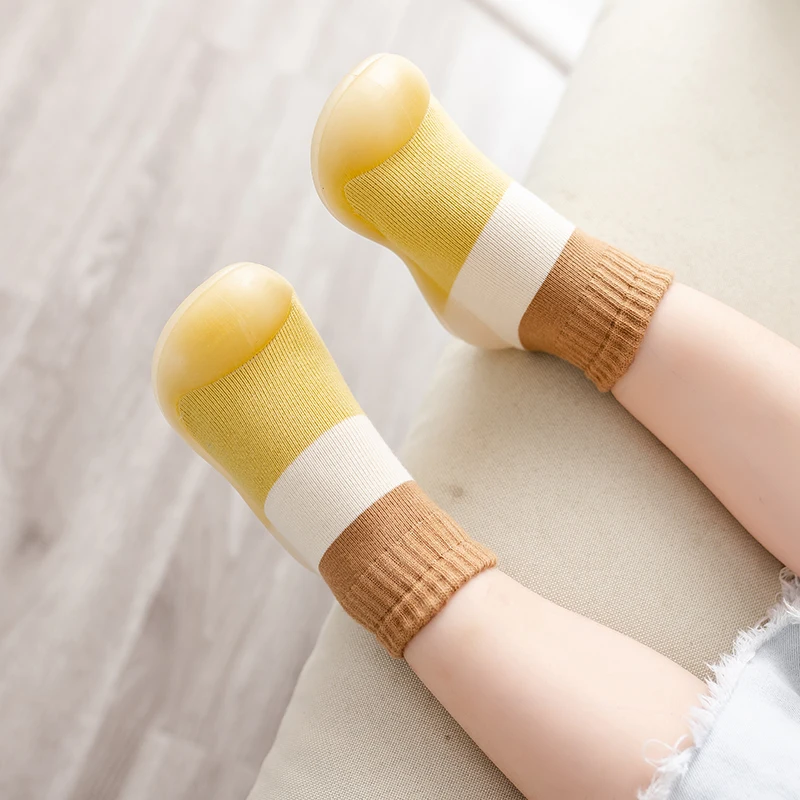 Новинка, осенне-зимняя обувь для малышей, детские домашние нескользящие носки, обувь, резиновые сочетающиеся цвета, обувь для начинающих ходить