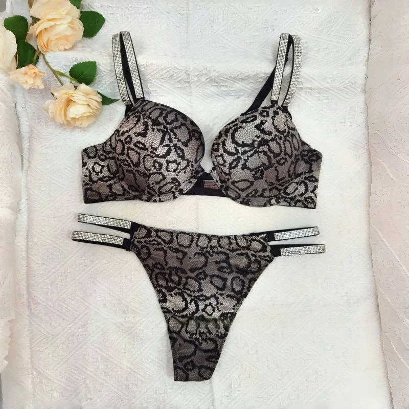 ليوبارد حجر الراين مثير الصدرية مجموعة النساء Bralette ملابس داخليّة حريمي حمالة موضة ثونغ جمع حمالات الصدر الملابس الداخلية اللباس الداخلي مجموعات