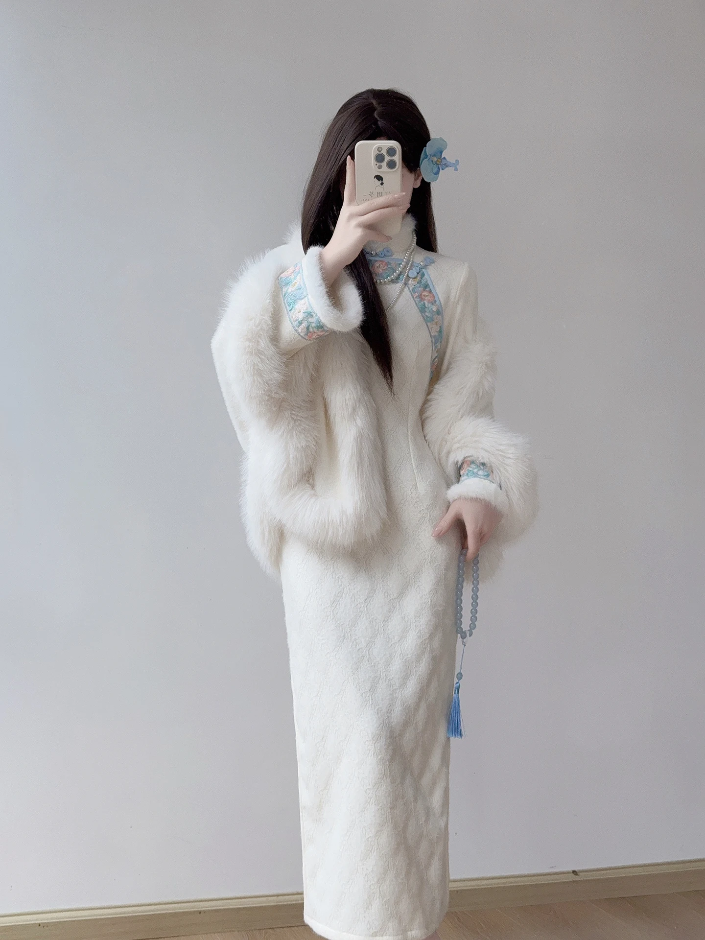 

Новинка 2026: Улучшенное длинное ципао Ting Yue Ling для молодых девушек, осенне-зимняя юбка средней длины в китайском стиле