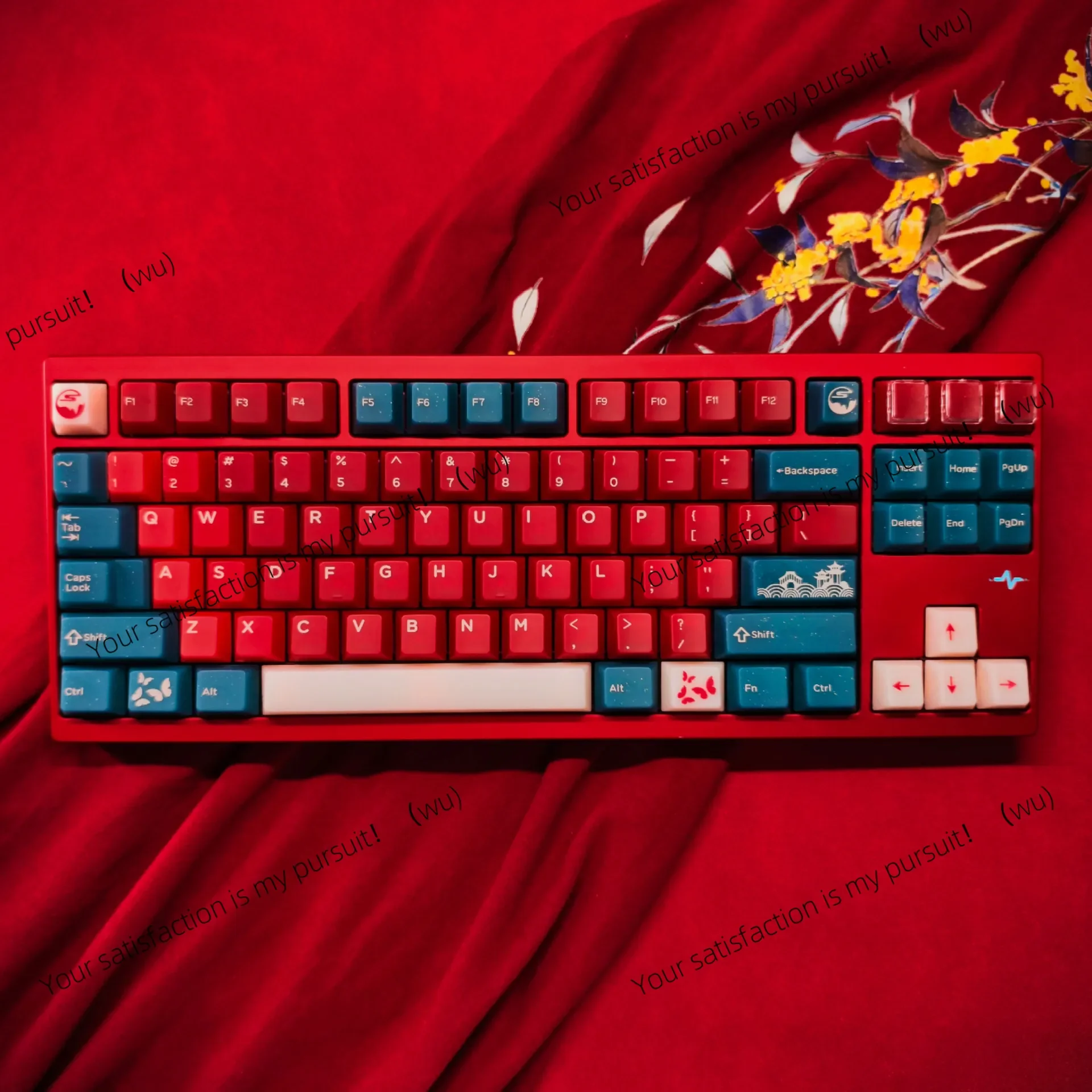 Nephrite red bean keycaps are engraved with fog through, and 178-key mechanical magnetic axis keyboard caps