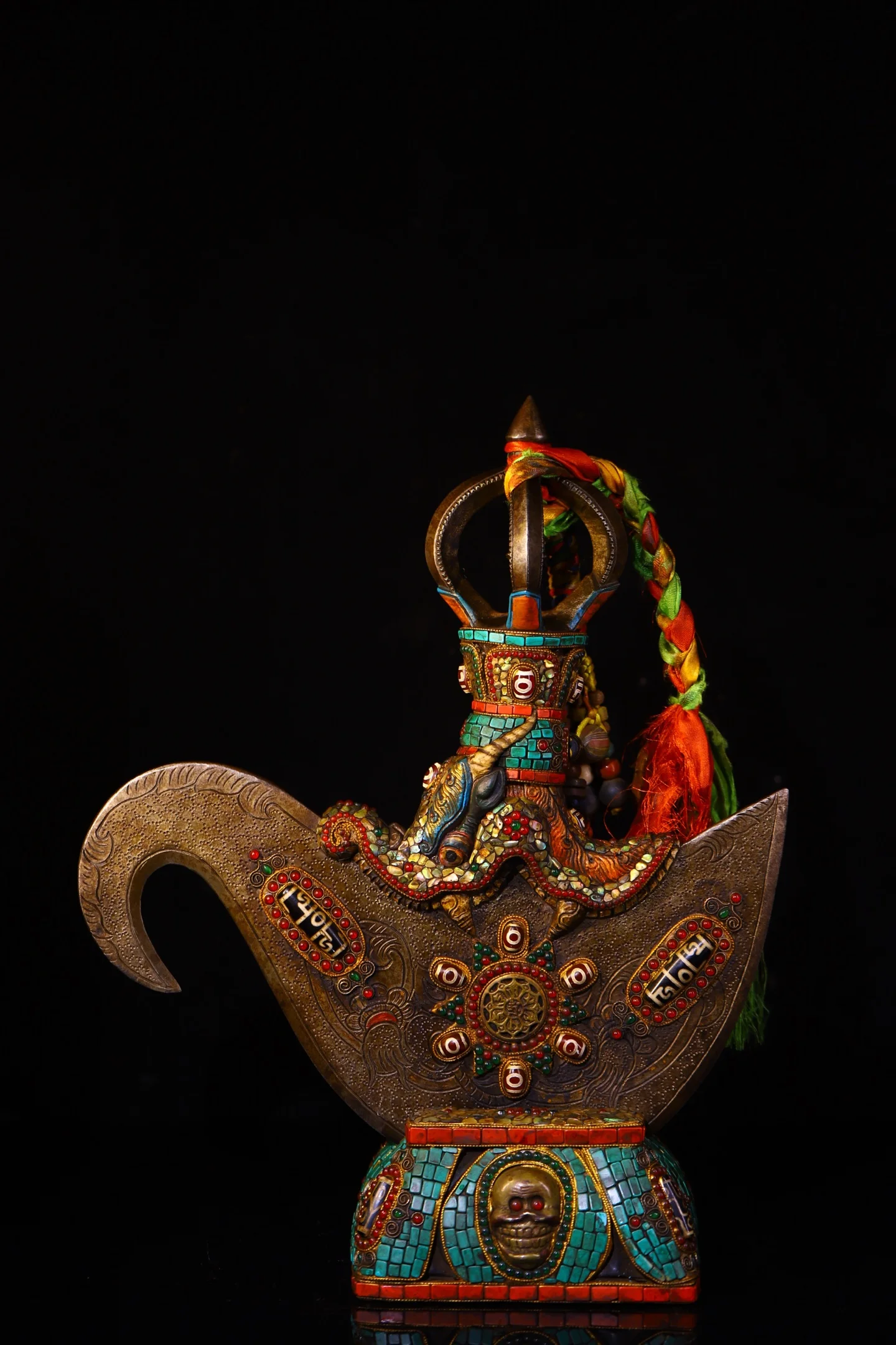 

16"Tibetan Temple Collection Old Tiantie Painted Mosaic Gem gZi Beads Turquoise ox head Vajra Tomahawk Skull Base Worship Hall