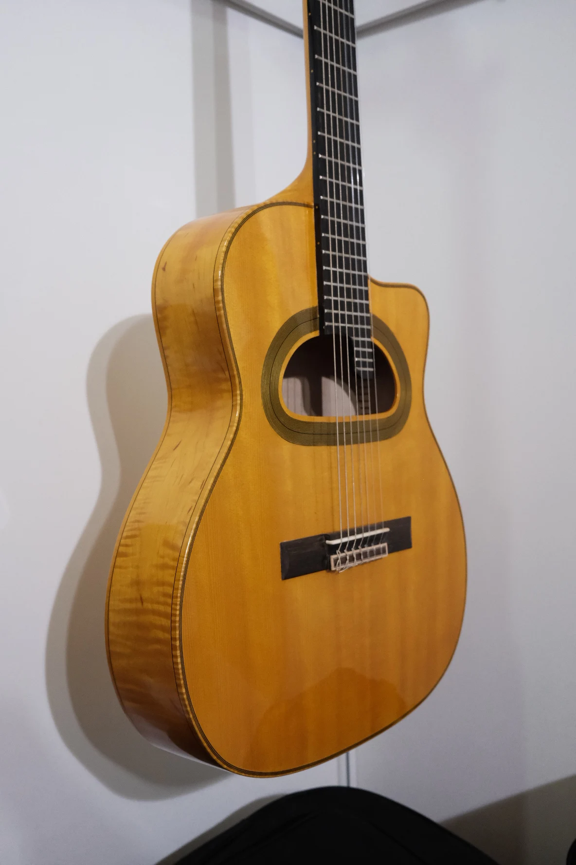 Handcrafted 7-String 16-Inch Gypsy Acoustic Guitar Flamed Maple Hollow Body Original Color Spruce Top Ebony Finish