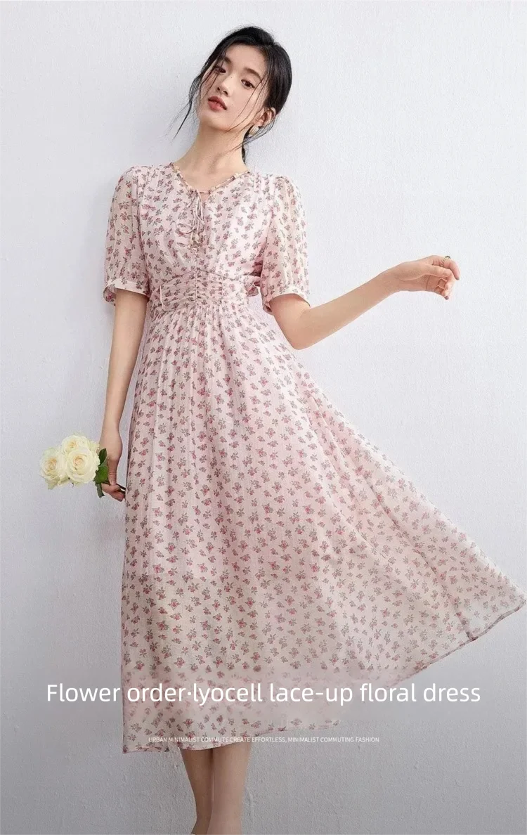 SENTUBILA Elegantes Blumen-Sommerkleid für Damen 2026, lässiges Kleid mit V-Ausschnitt, plissiertem Rock, kurzen Puffärmeln und schmaler A-Linie 162LO6257X – Detail 3