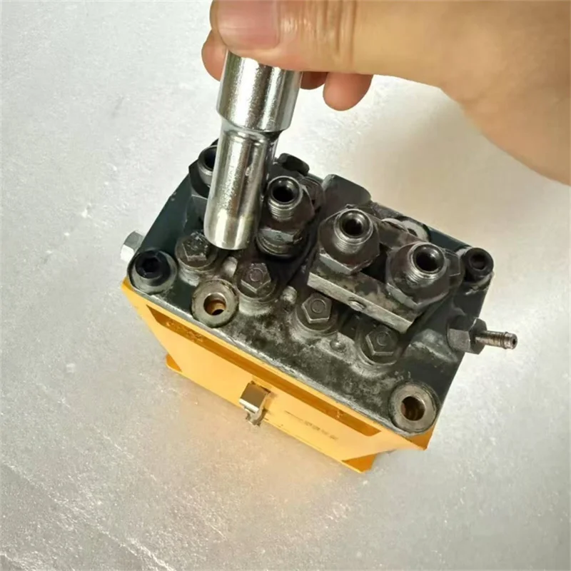 

1 Pcs Socket Wrench for Kubota Oil Pump Plunger Head Removal Repair Tool