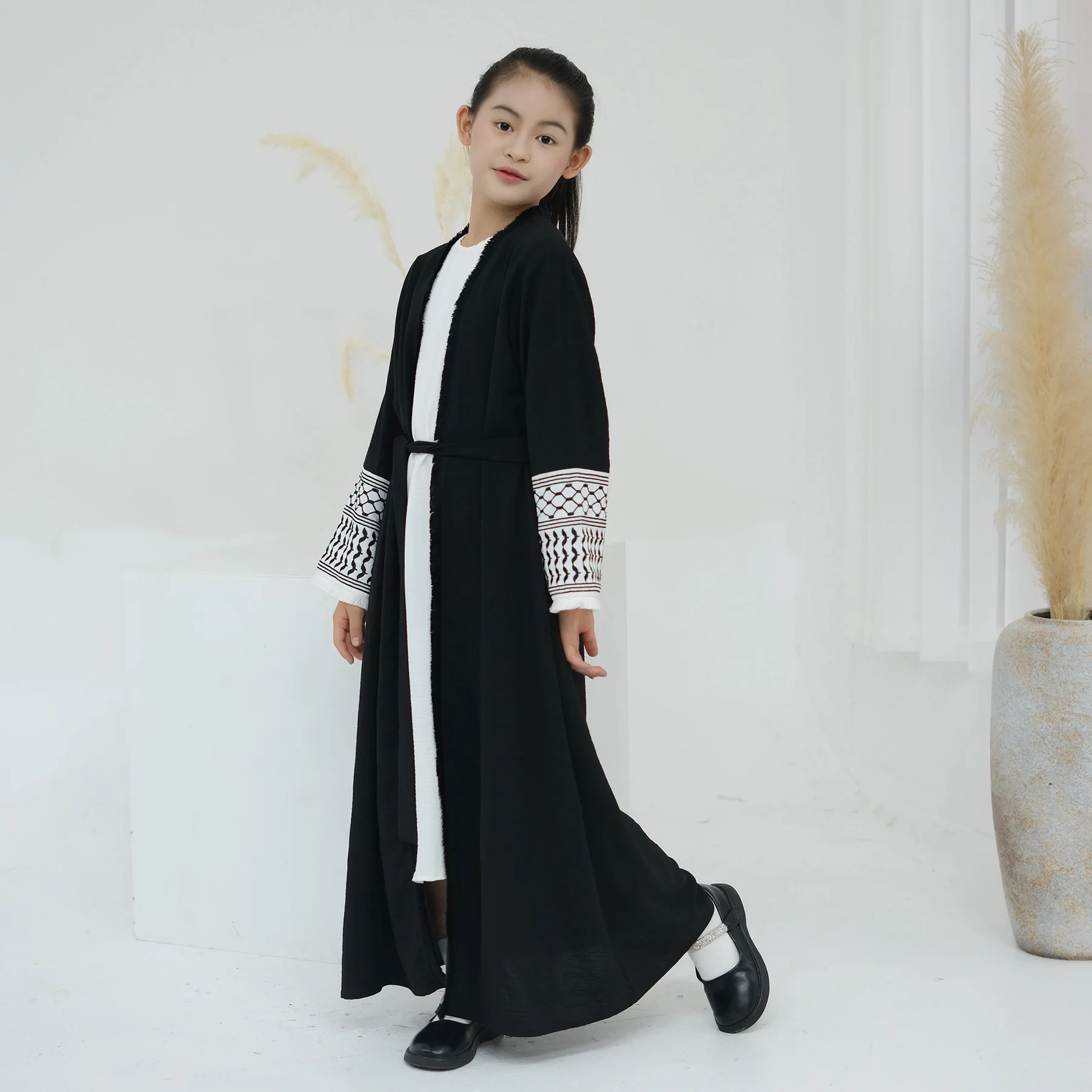 여성을위한 새로운 오픈 일반 Abayas 어린이 두바이 화이트 블랙 자수 겸손한 기모노 Abaya 이슬람 Kaftan 드레스 가운 Femme Musulmane