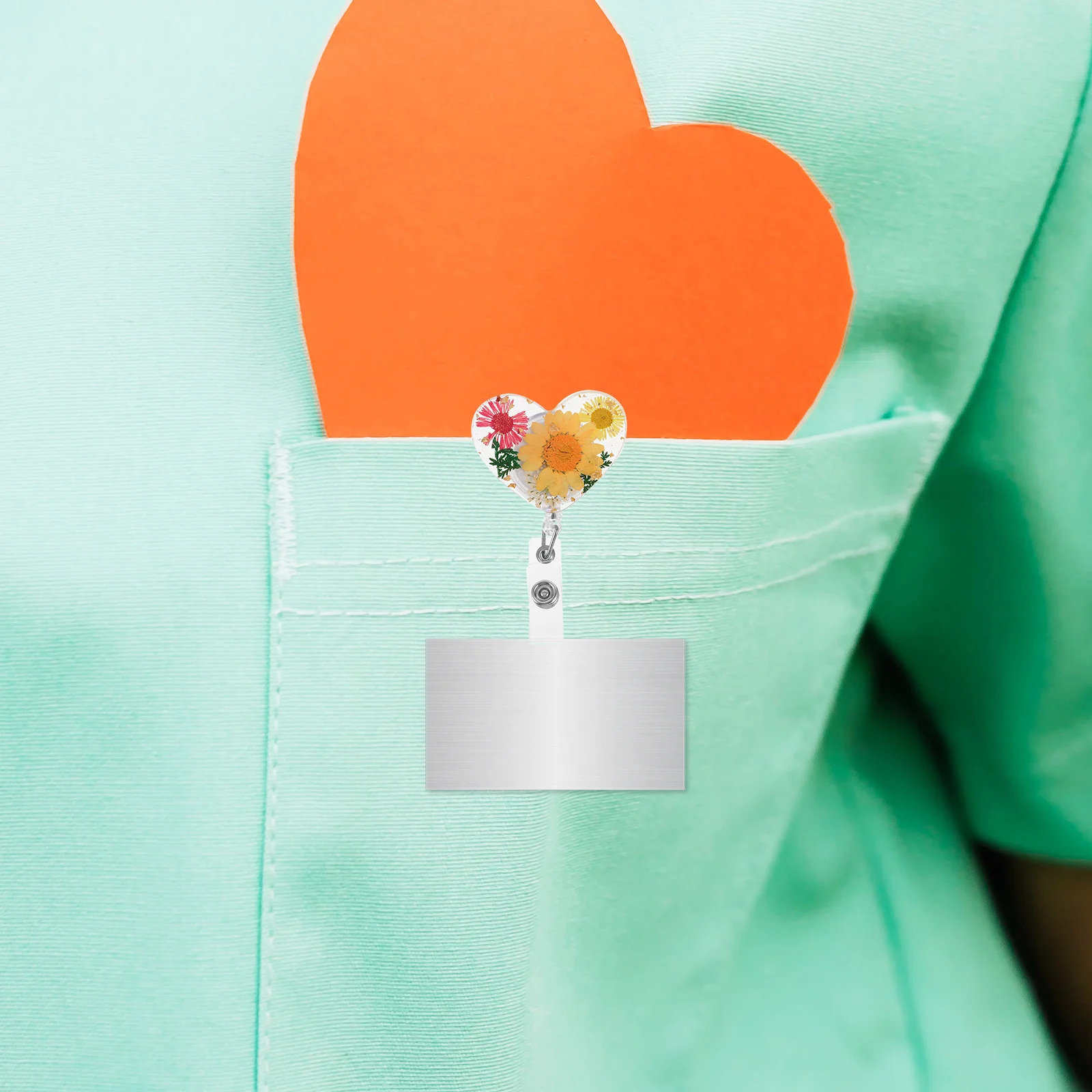 

Retractable Badge Holder with Clip Heart-Shaped Dried Flower Design for Nurse Id Card Key Ring Industry Worker Name Tag