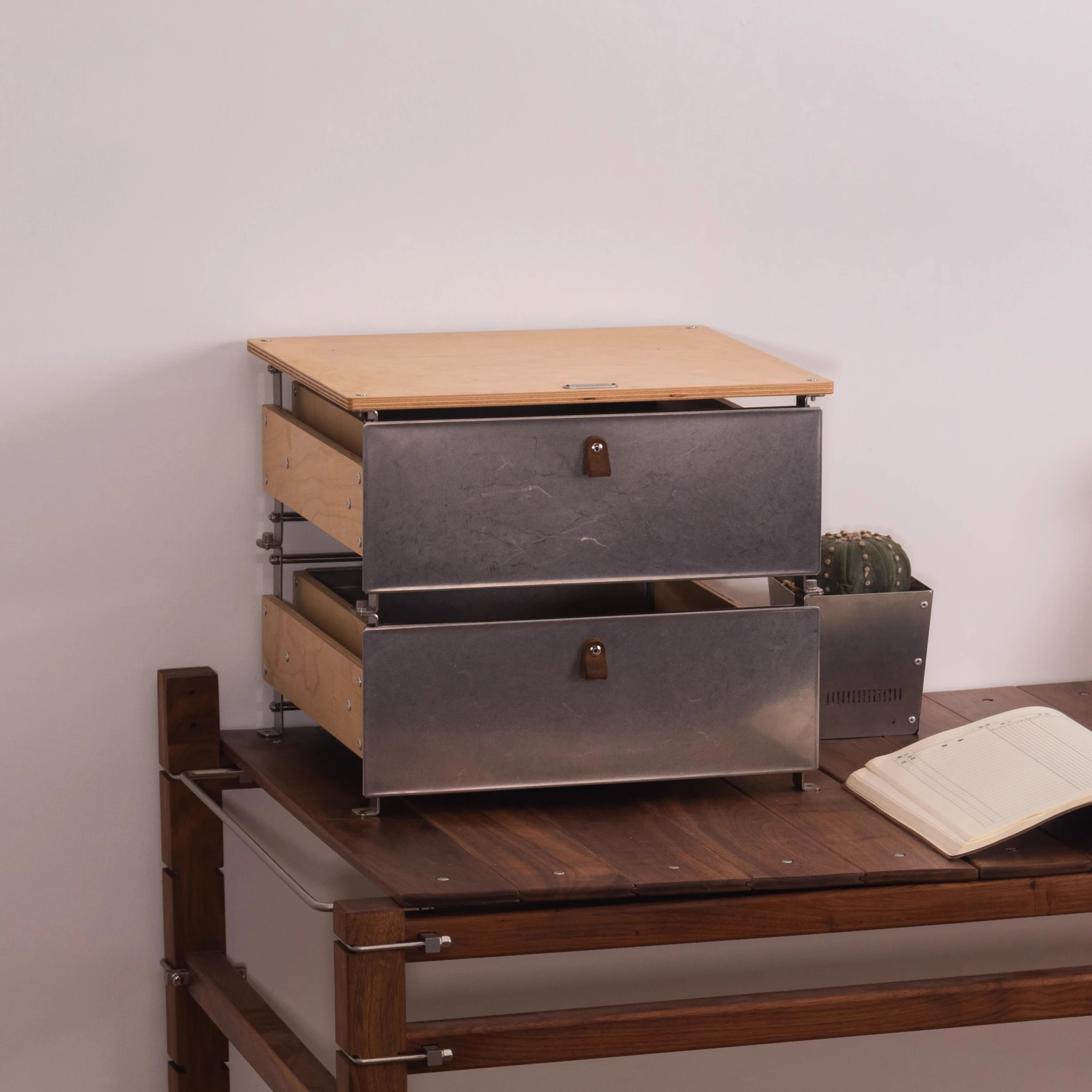 Retro-Style Home Storage Cabinets Metal Frame Bedroom Bedside table  Book Storage Creative Art Decoration Wooden Drawer Cabinet