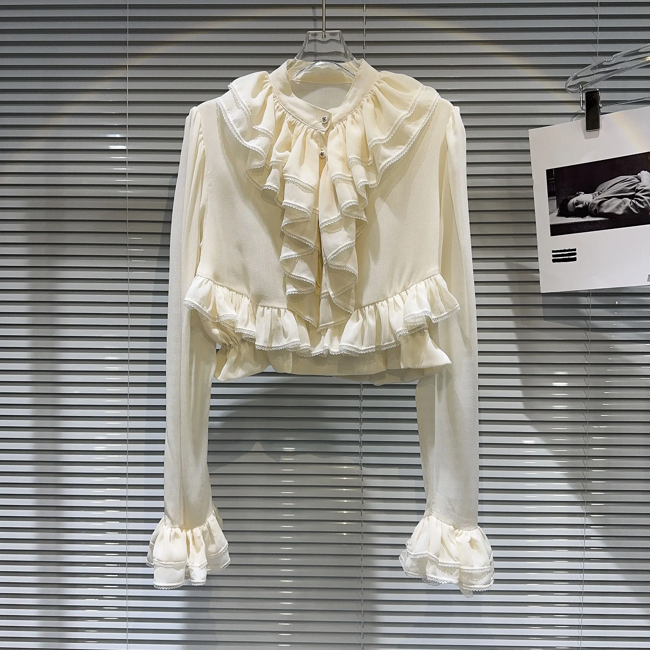 

Шифоновый утюг с воротником с рюшами и плиссированным дизайном Ele Ladylike Sle ort Sve Женская мода Осень 2025г