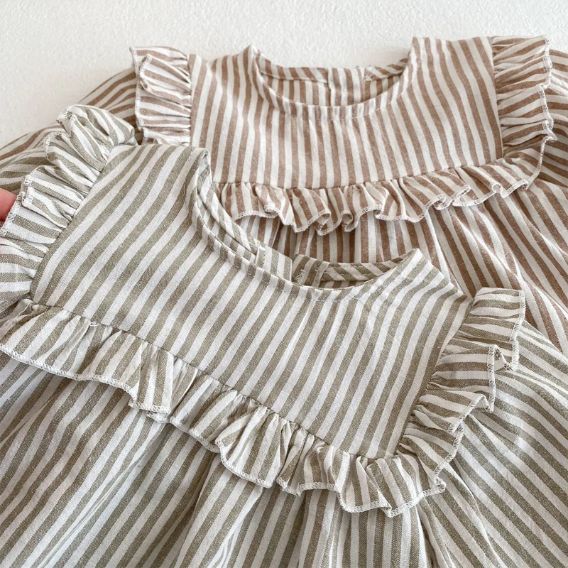 New autumn baby clothing, 0-3 year old girl with a ruffle collar striped long sleeved skirt and bread pants two-piece set