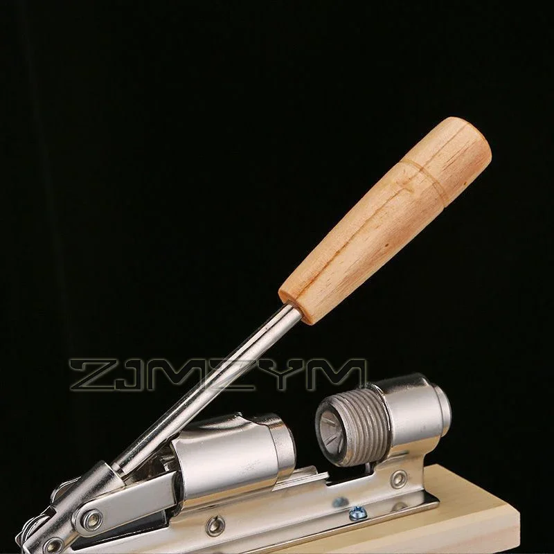 Manual Stainless Steel Nut Cracker Mechanical Sheller Walnut Nutcracker Fast Opener Heavy Duty Adjustable Pecan Nut Crackers
