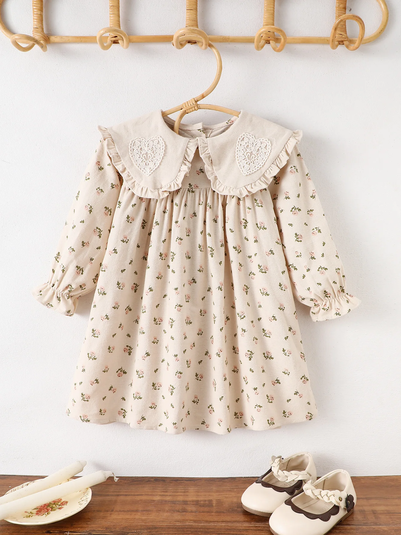 Girls' Heart-Shaped Lace Lapel Long-Sleeved Dress, Spring and Autumn Floral Princess Dress, Retro Forest-Style Children's Dress
