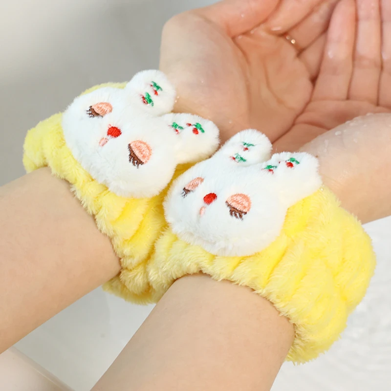 

Cute Wristbands Coral Velvet Wrist Wash Towel Band Wristbands Washing Face Absorbent Wristbands Wrist Sweatband Prevent Liquid