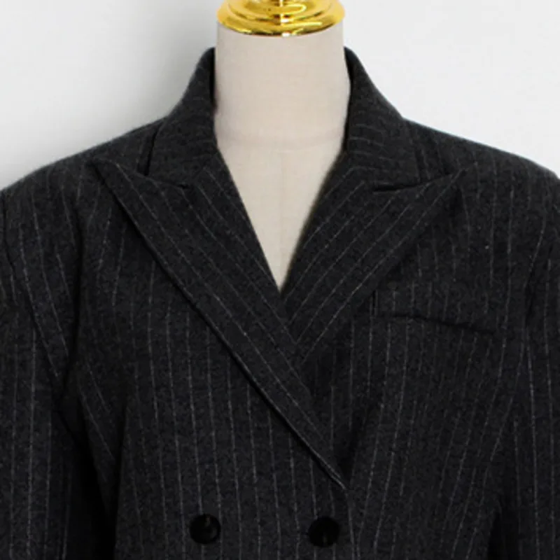 HKSH خريف جديد إمرأة أنيق أنيق متعدد الاستخدامات عادية مخطط ملابس منقوشة بكم طويل مزدوجة الصدر معطف قصير شيك السترة HK8449