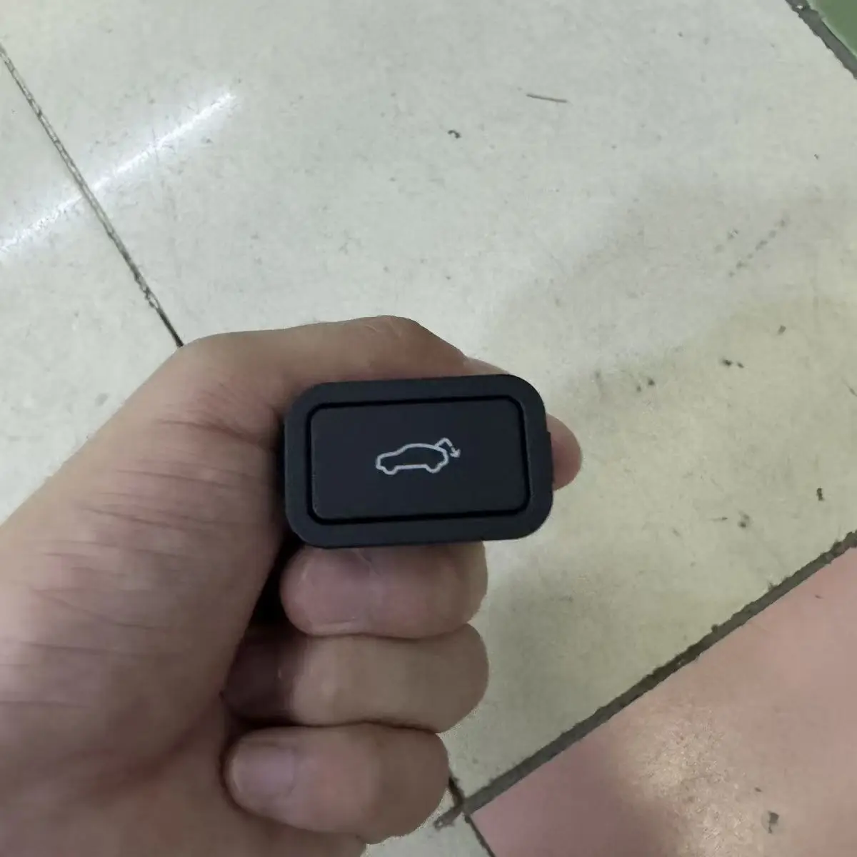 Genuine  parts High quality 1 pcs Tailgate Release Switch 6600001039 for Geely xingyueL /Monjaro /binyue/ Boyue L