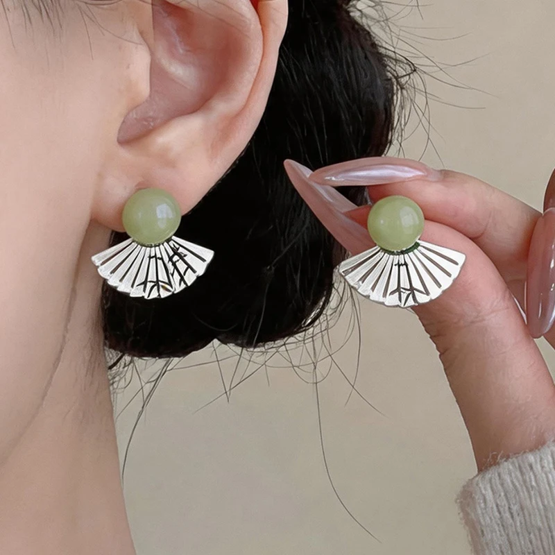 Literary Retro Folding Fan Earrings Women Front Back Wear Resin Fan Shaped Stud Earrings Exquisite Oriental Aesthetic Jewelry