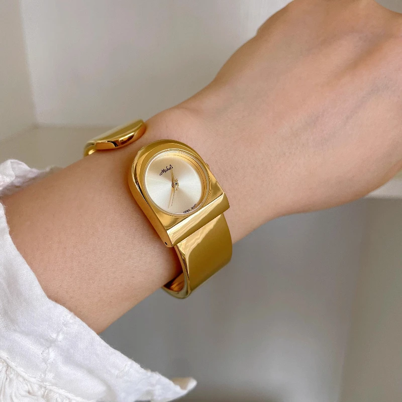 

Роскошные женские часы 2025 года. Уникальные часы-браслет в неуклюжении. Высококачественные дизайнерские часы. Модные часы из нержавеющей стали.