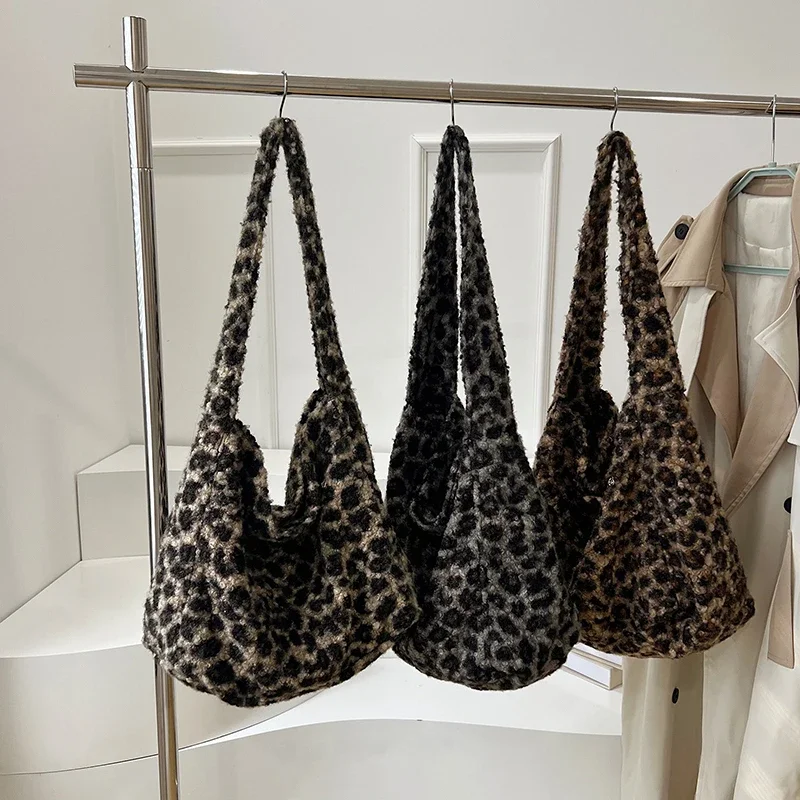 Borsa in tela con stampa leopardata per donna di grande capacità 2024 Nuova borsa a tracolla casual autunno e inverno Borsa per pendolarismo di classe Пакет