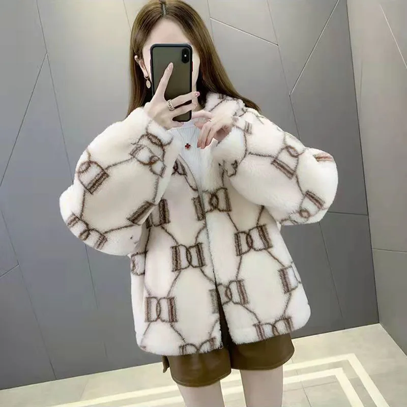 Lamb Wool Coat Female Loose Fashion New Korea Leisure Collar Warm Fur One Imitation Lamb Wool Short Coat Female Tide.