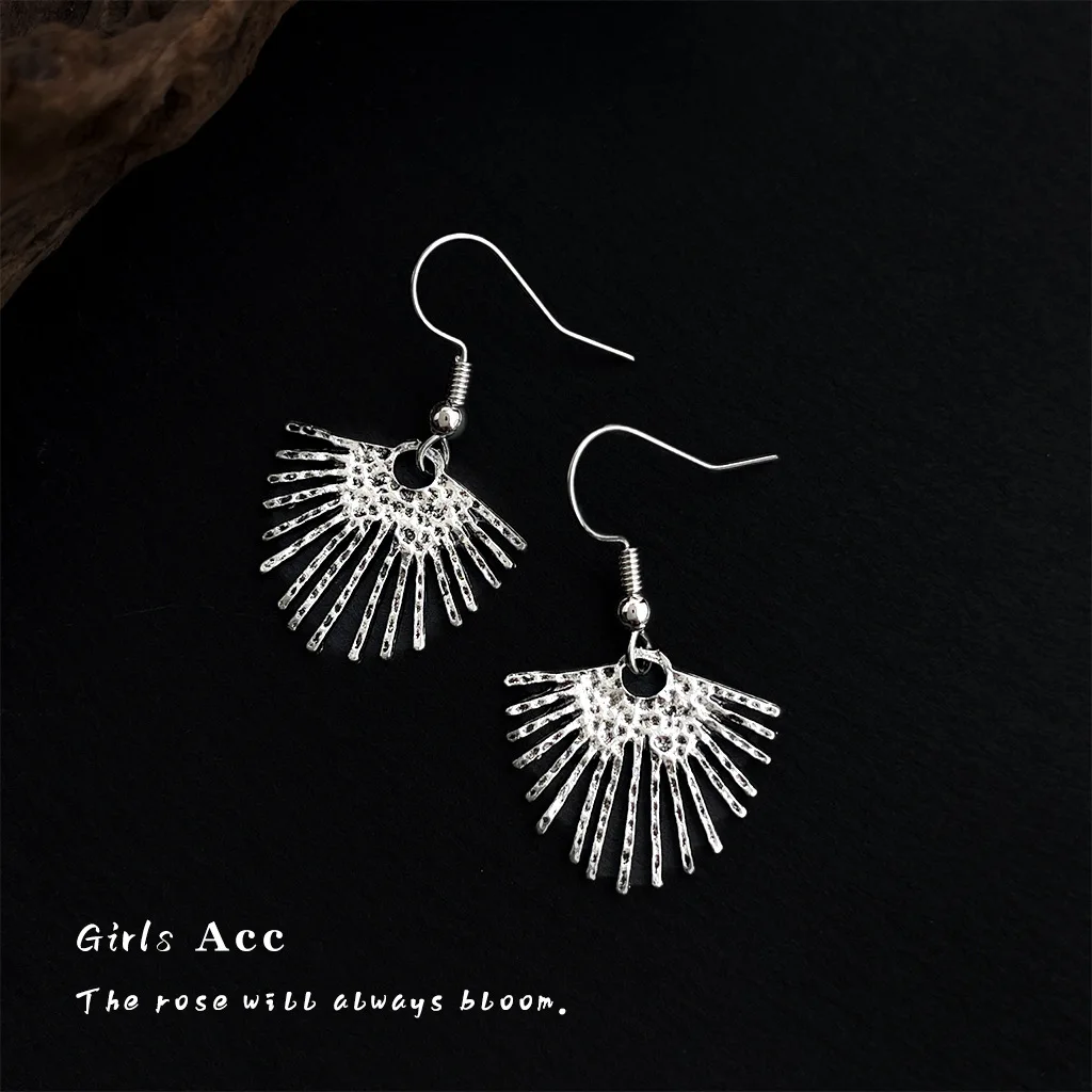 Hot Sale Vintage Blackened Distressed Fan-shaped Geometric Earrings for Women 3D Leaf Bohemian Retro Fashion Jewelry127