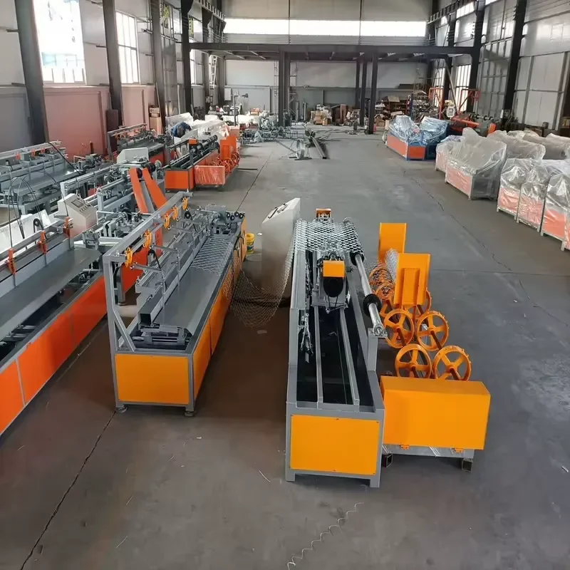 Chain Link Fence Machinery Cyclone Wire Mesh Chain Link Fence Making Machine Factory Weaving Wire Mesh Machine for Wire Mesh