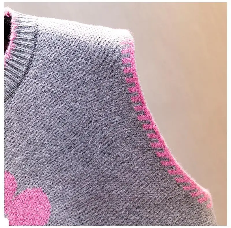Knitted Vest for Spring and Autumn Loose Fit Women\'s Vest Round Neck Sweater Age Reducing Sleeveless Camisole Outerwear Tops