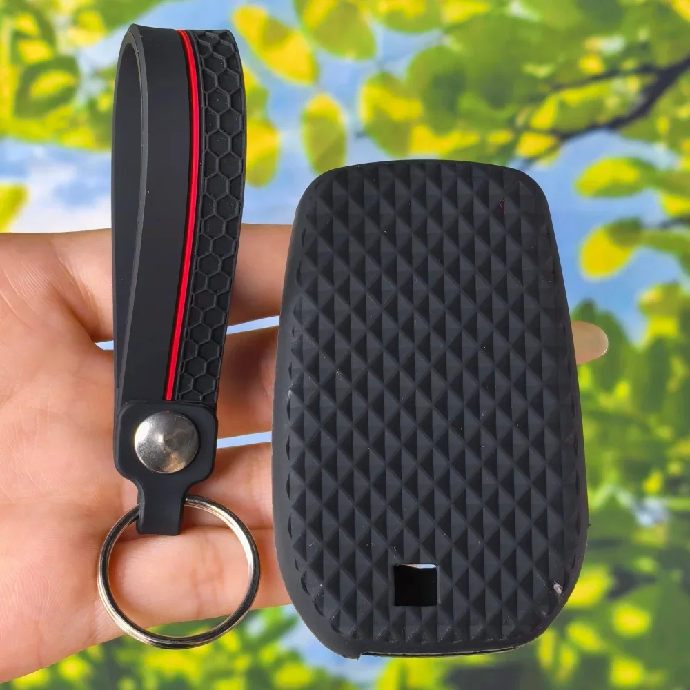 Grip‑Friendly Diamond Silicone Key Fob Cover With Keychain Chain For Toyota Corolla Cross Yaris Cross Hilux LC200 LC250 LC300