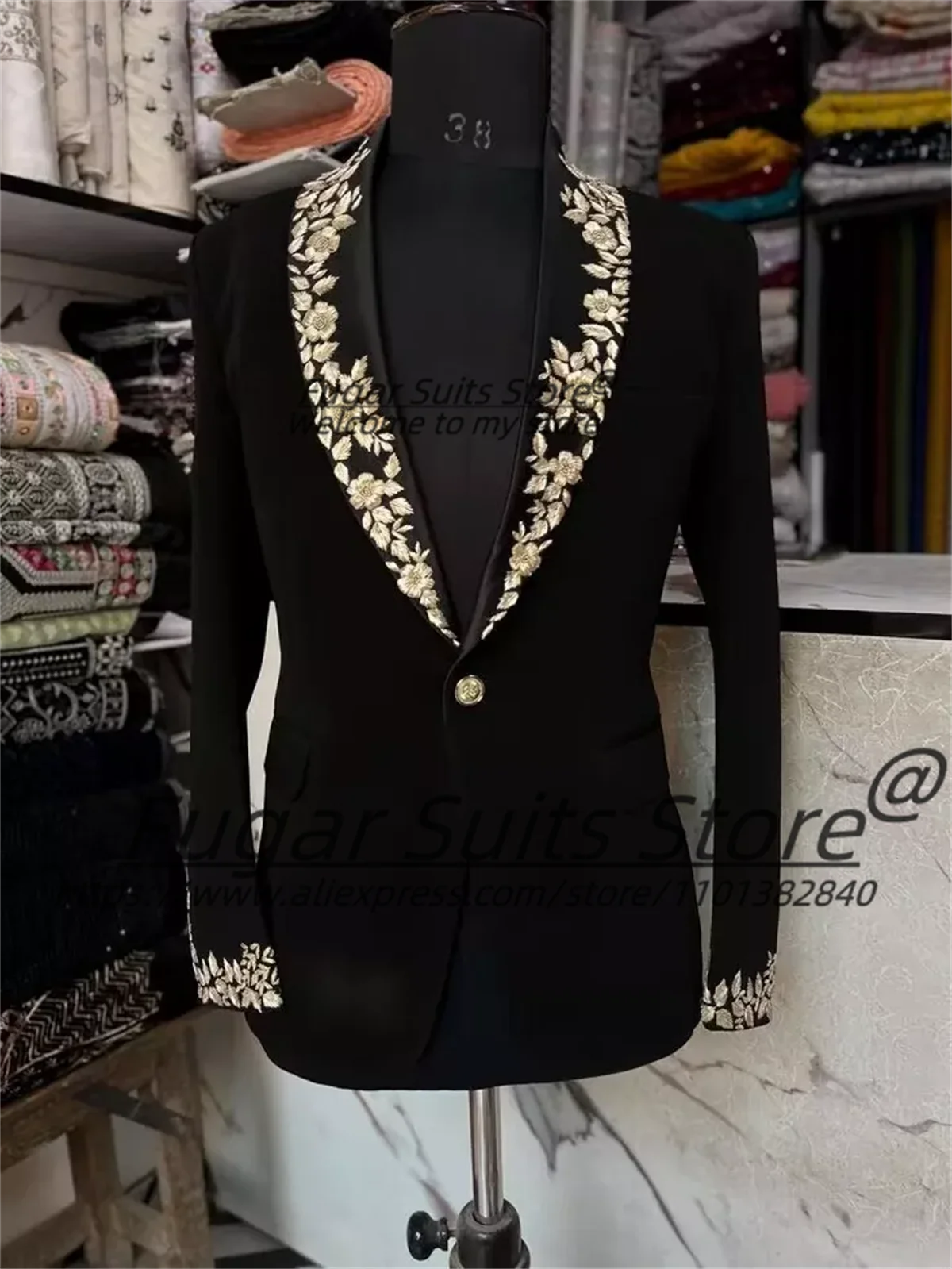 

Elegant Velvet Men Suits Customized Luxuly Gold Embroidery Groom Wedding Tuxedos 2 Pieces Sets Male Prom Blazers Ropa Hombre