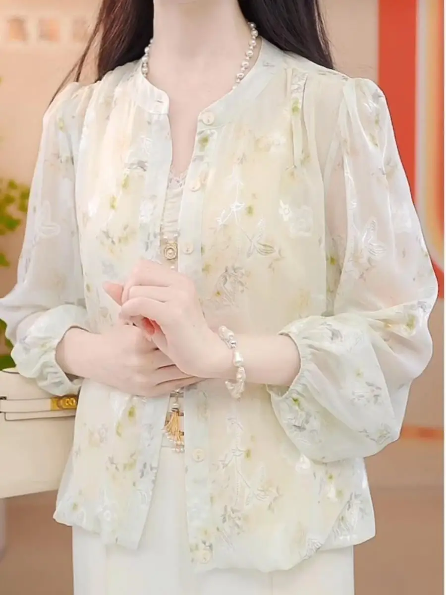 conjunto-de-verao-feminino-elegante-cardiga-aberto-camisa-externa-e-protecao-solar-com-bordado-floral-–-estiloso-e-versatil
