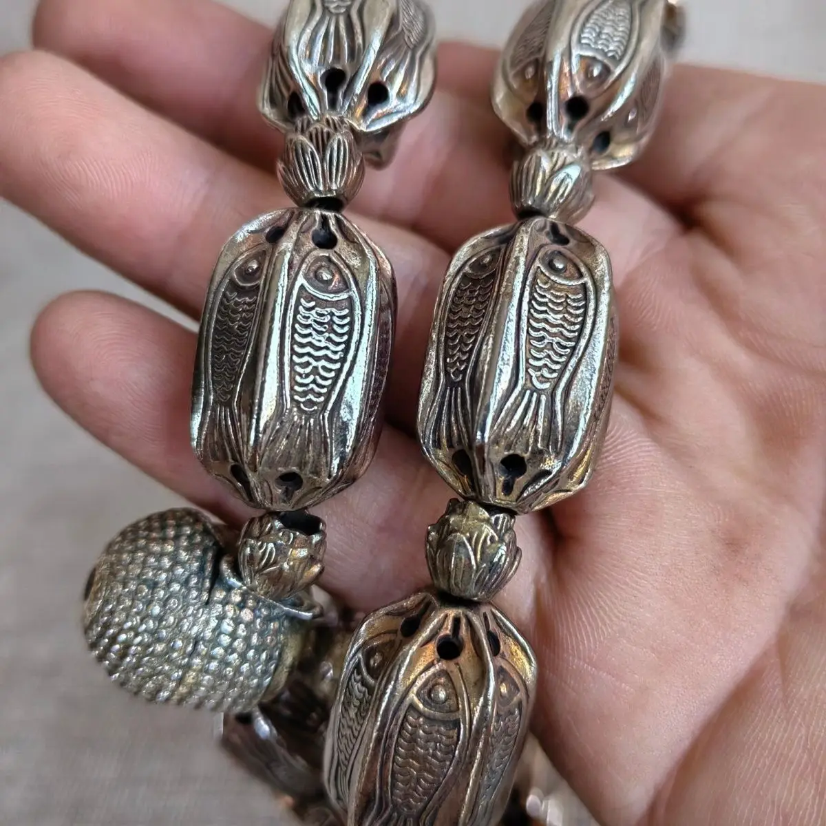 

Chinese retro Tibetan silver fish blessing rosary beads ethnic wind Miao silver amulet Buddha beads