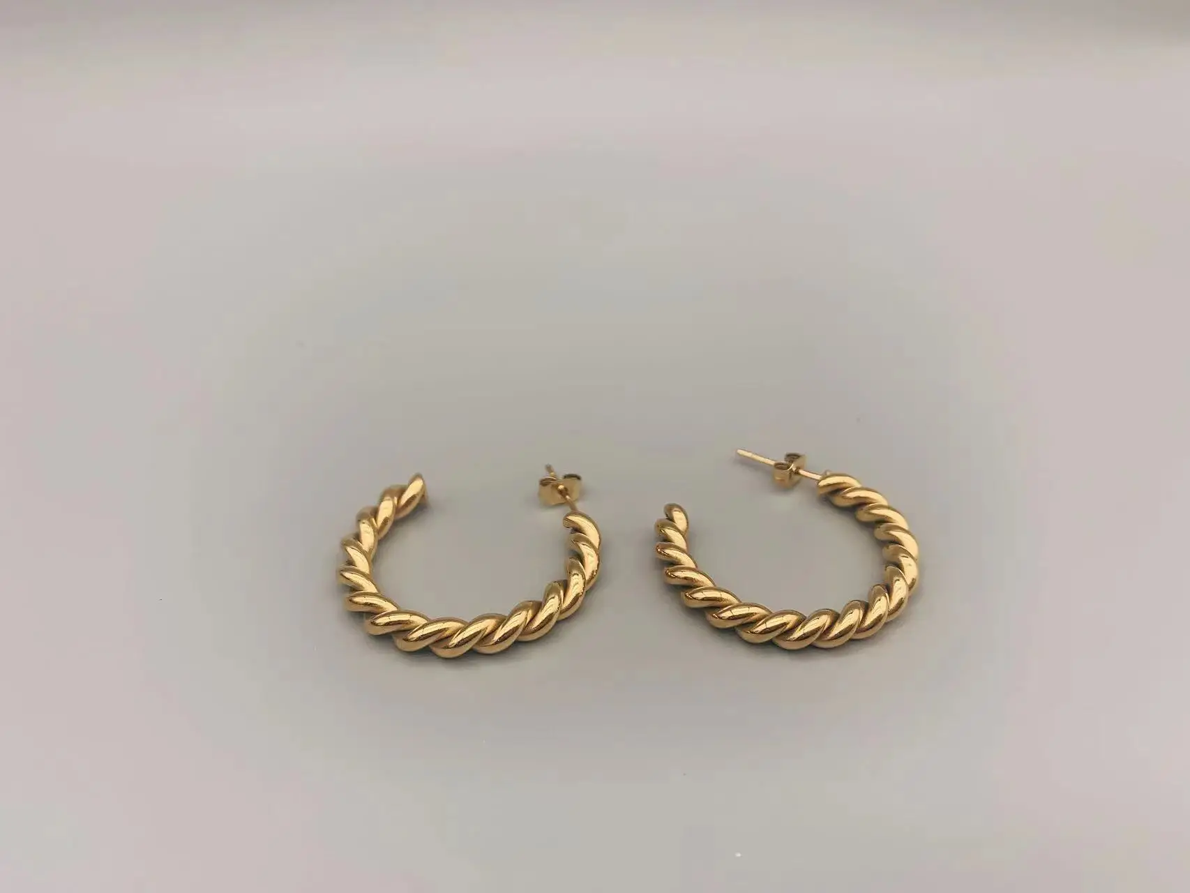 

Le Han Jewelry Twist Cable Hoop Gold Earrings In 18K Gold Plated 25mm