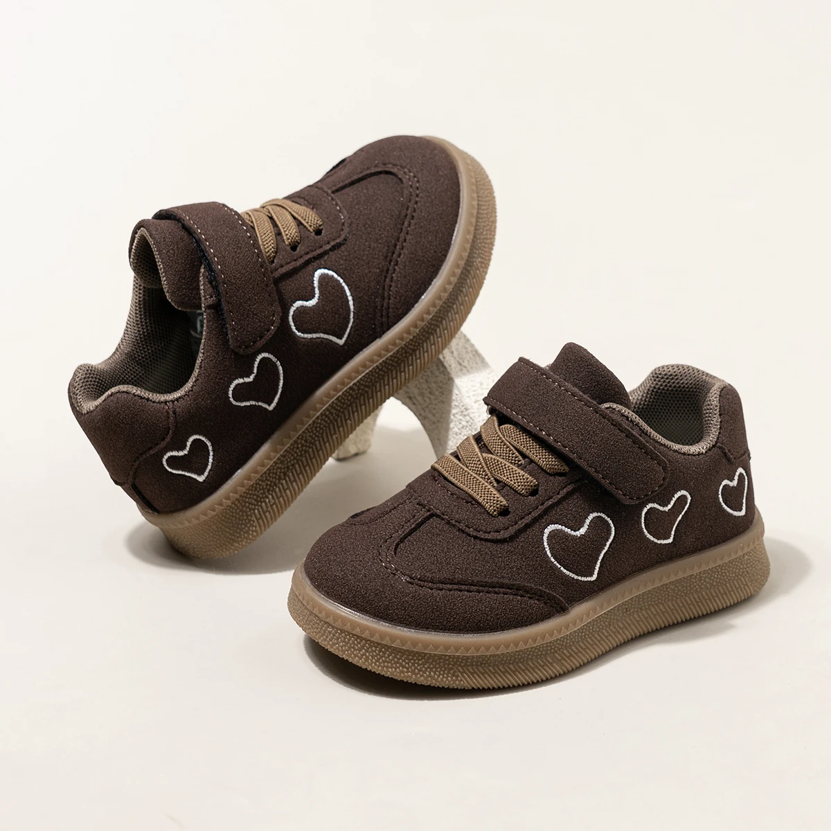 Toddler Retro Casual Sneakers, Heart Embroidery Hook‑and‑Loop Soft Sole Kids Autumn Shoes for Boys Girls