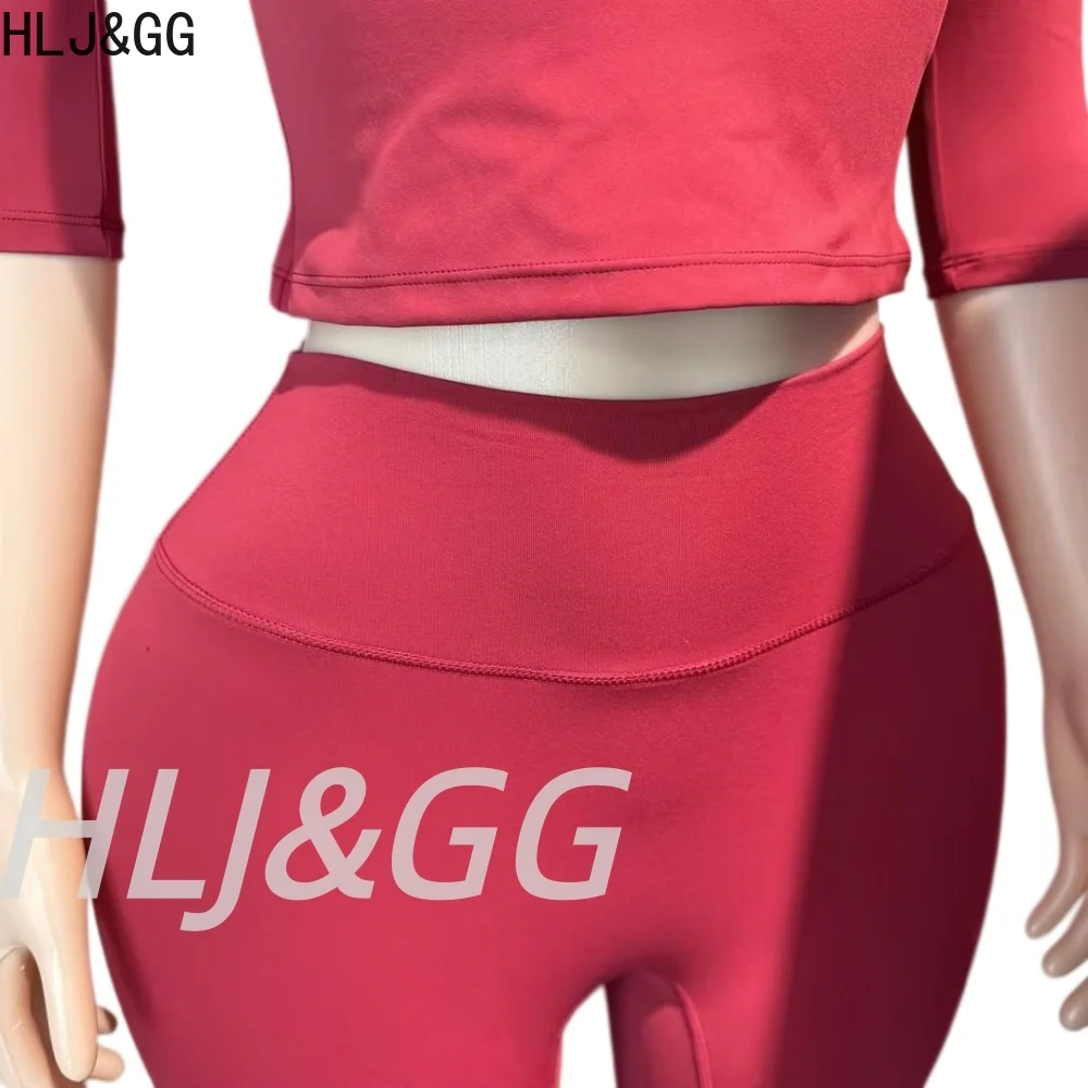 HLJ&GG Women High Quality Activewear Set Casual Stretch Round Neck Short Sleeve Top And High Waist Capri Pants Two Piece Outfit view 5