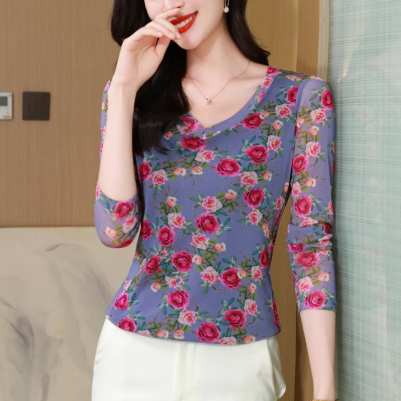 T-shirt da donna con scollo a V in rete trasparente Trendy 2025 Autunno Inverno Top a maniche lunghe per stratificazione, maglietta europea chic