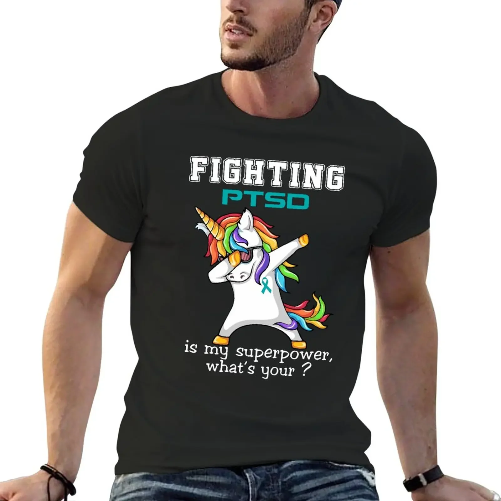 

Футболка Unicorn Fighting PTSD Is My Superpower, топы больших размеров, мужские футболки