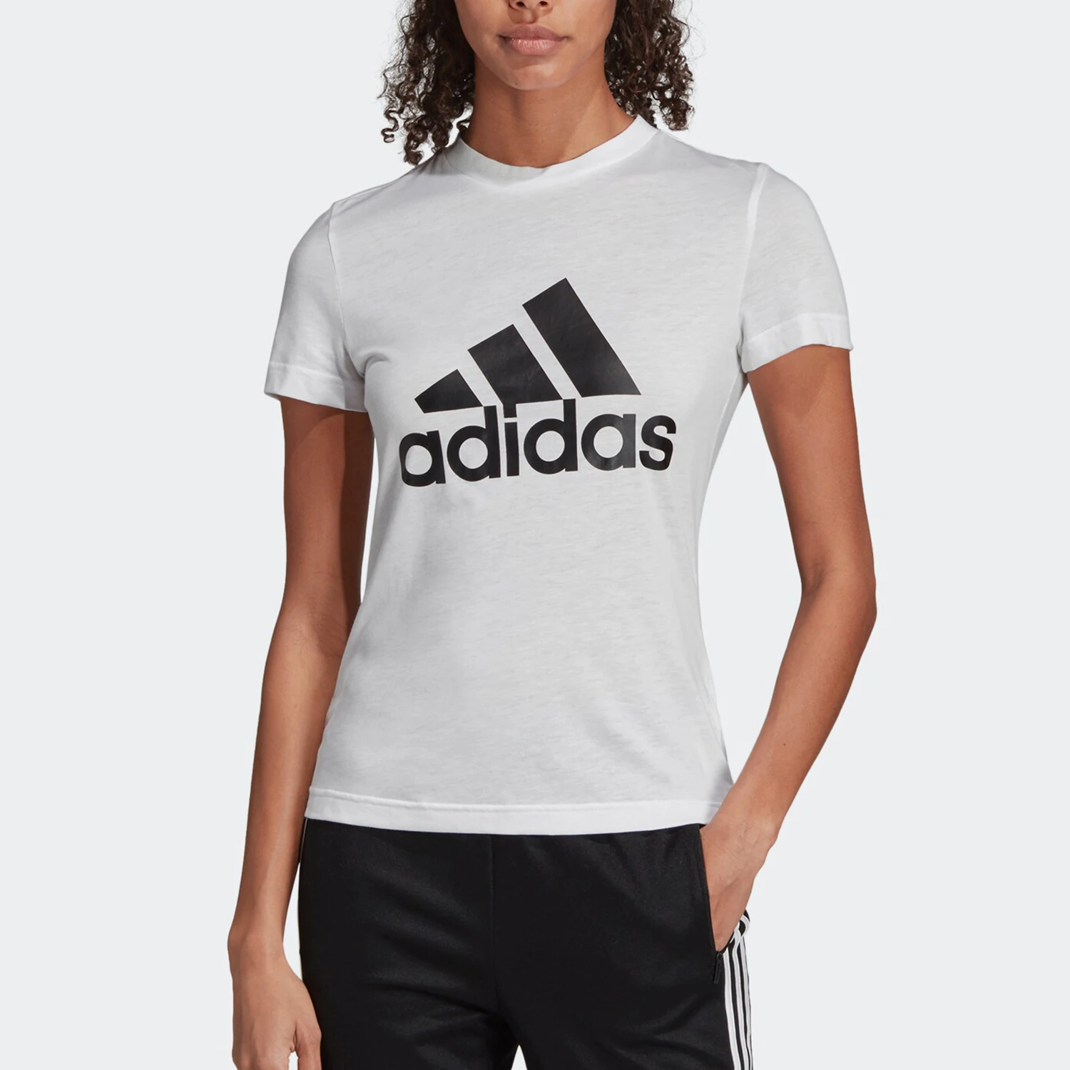 

Оригинальная женская спортивная футболка Adidas New Season MH BOS TEE с коротким рукавом DZ0013