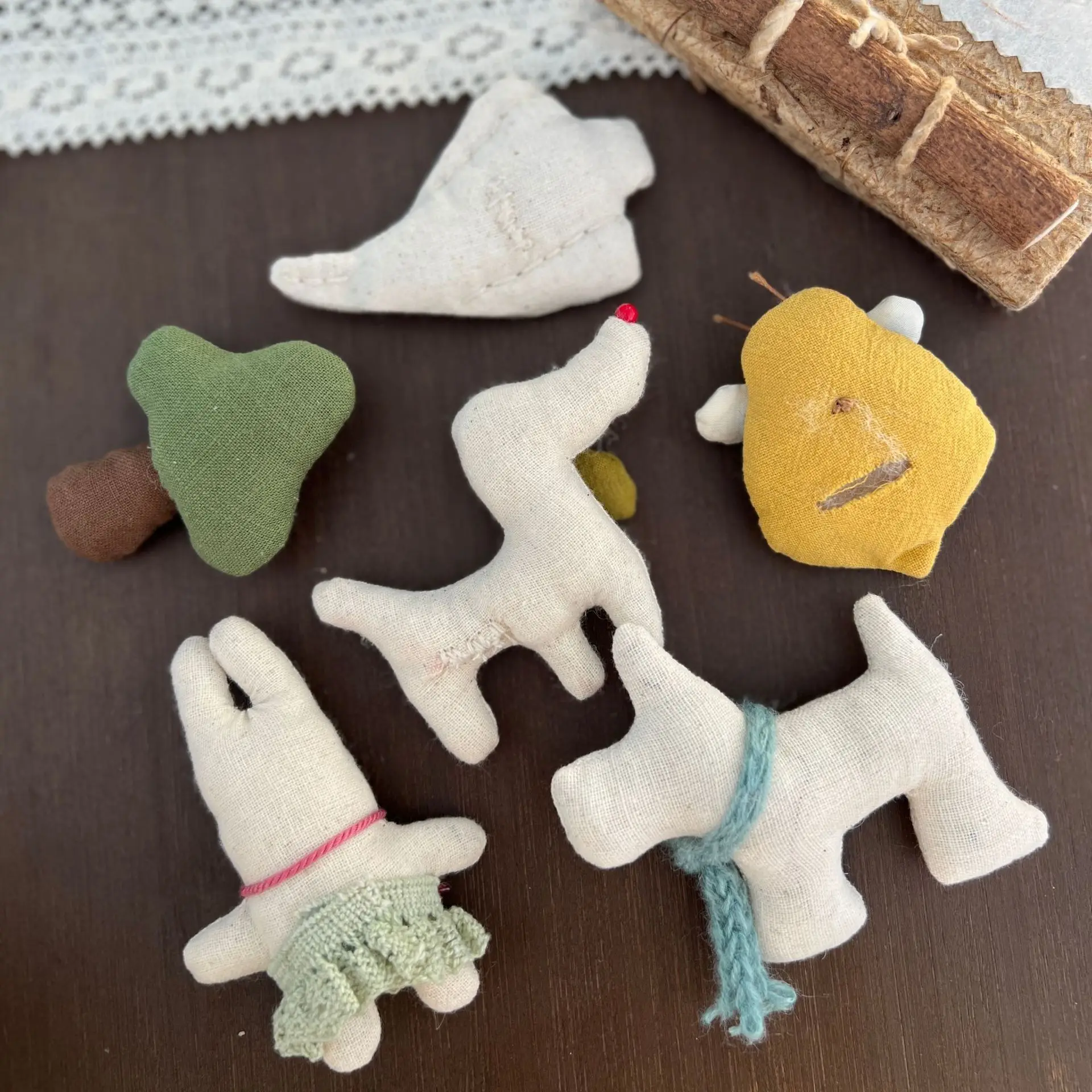 Premium Stuffed Animal Brooch Pin for DIY Garment Embellishment Soft Lightweight Cute Versatile Craft
