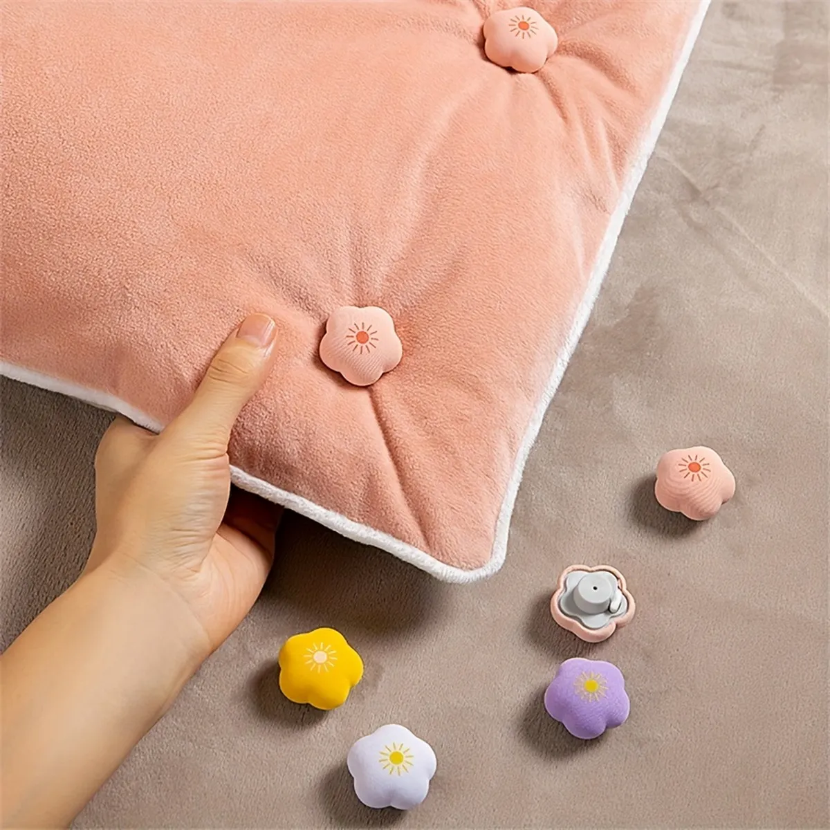 8pcs Flower Pattern Quilt Fixers, Household Bed Sheet Quilt Anti-run Pin, Non-slip Bed Sheet Fixing Artifact