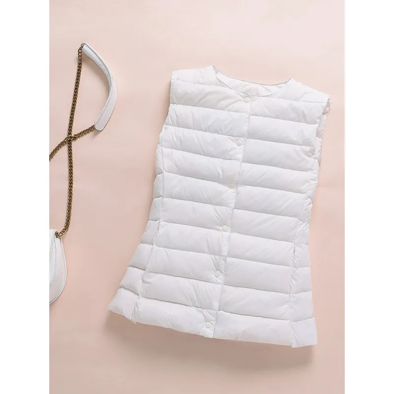 Gilet in piumino ultraleggero da donna 2025 Nuovo autunno inverno femminile Gilet in piumino d'anatra imbottito con piume calde senza maniche