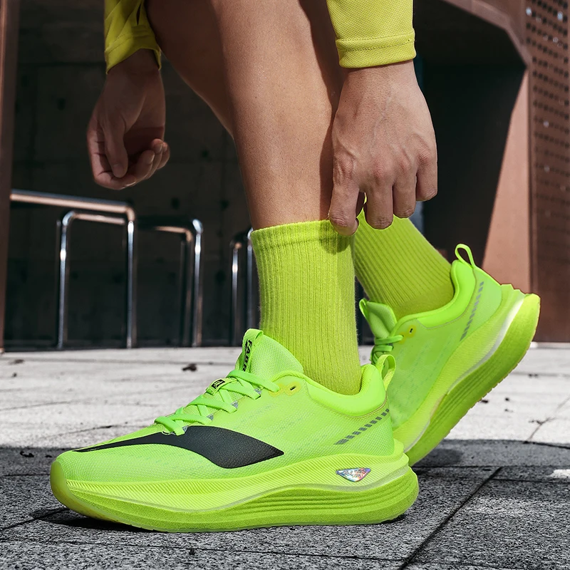 Men's fashion breathable new outdoor four seasons sneakers light soft-sole speed running shoes wear-resistant racing sports shoe