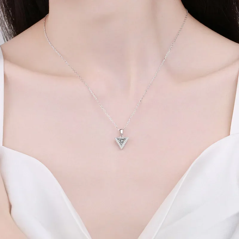 Fashion Pt950 Sparkling Diamond Pendant Chain, 0.5-1 Carat Triangle Moissanite Cluster Platinum Necklace for Women Fine Jewelry