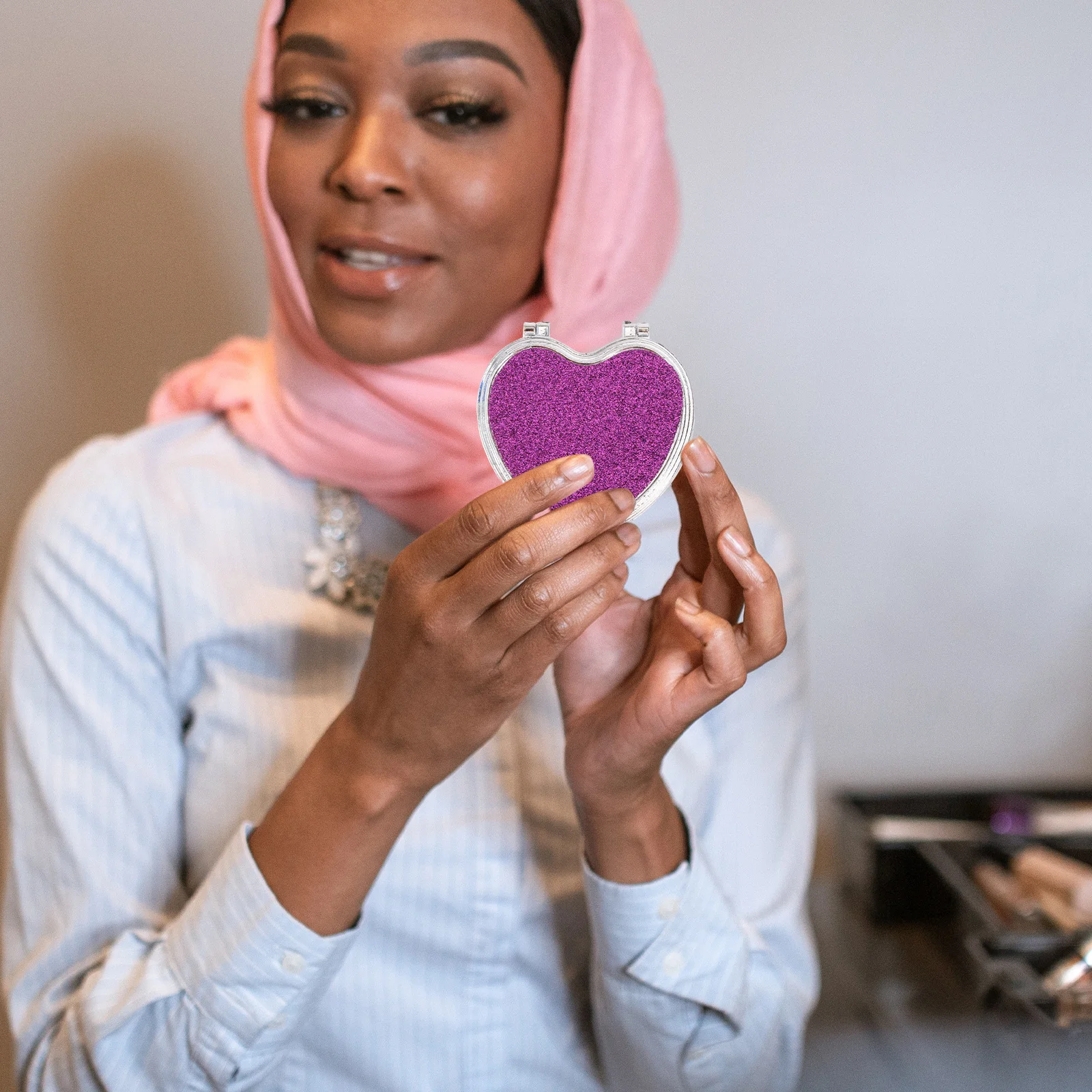 Heart Shaped Folding Makeup Mirror Polished Frame Portable Compact Double Sides Small Pocket Mirror for Travel Gift Women