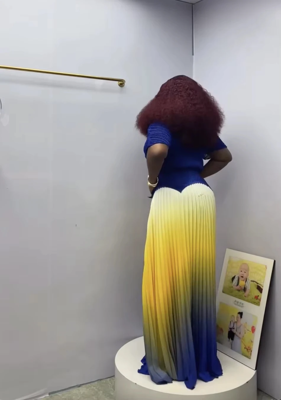 YEZOER Pieghettato 2 Pezzi Set Moda Donna Scollo a V Maniche corte a pipistrello T-shirt con orlo irregolare + Nuova gonna di colore sfumato Vendita calda