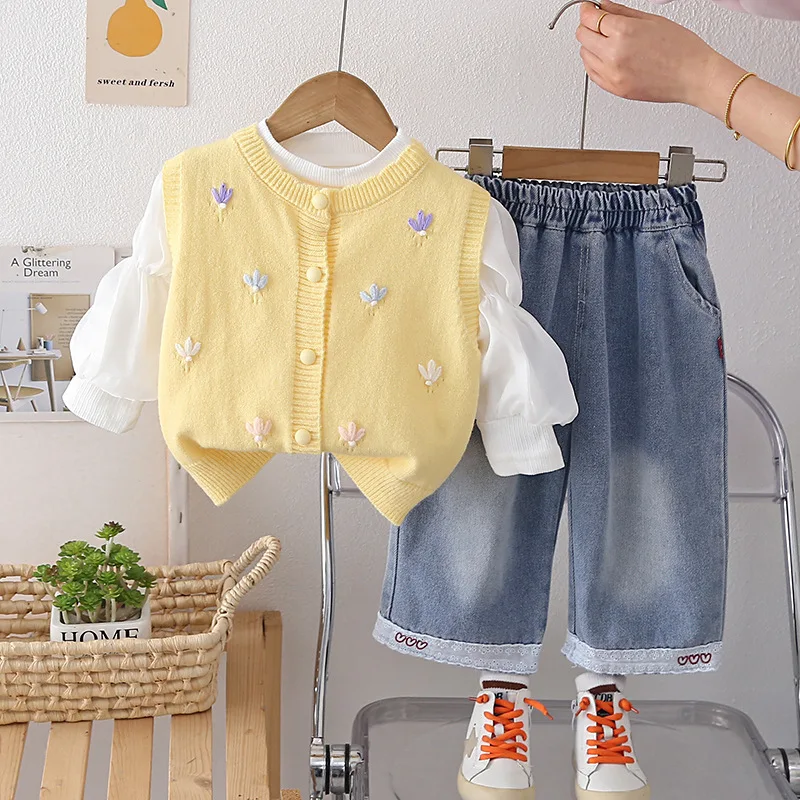 春の子供服女の子用3点セット2026韓国ファッション花柄セーターベスト-白トップス-ジーンズ新生児女児服