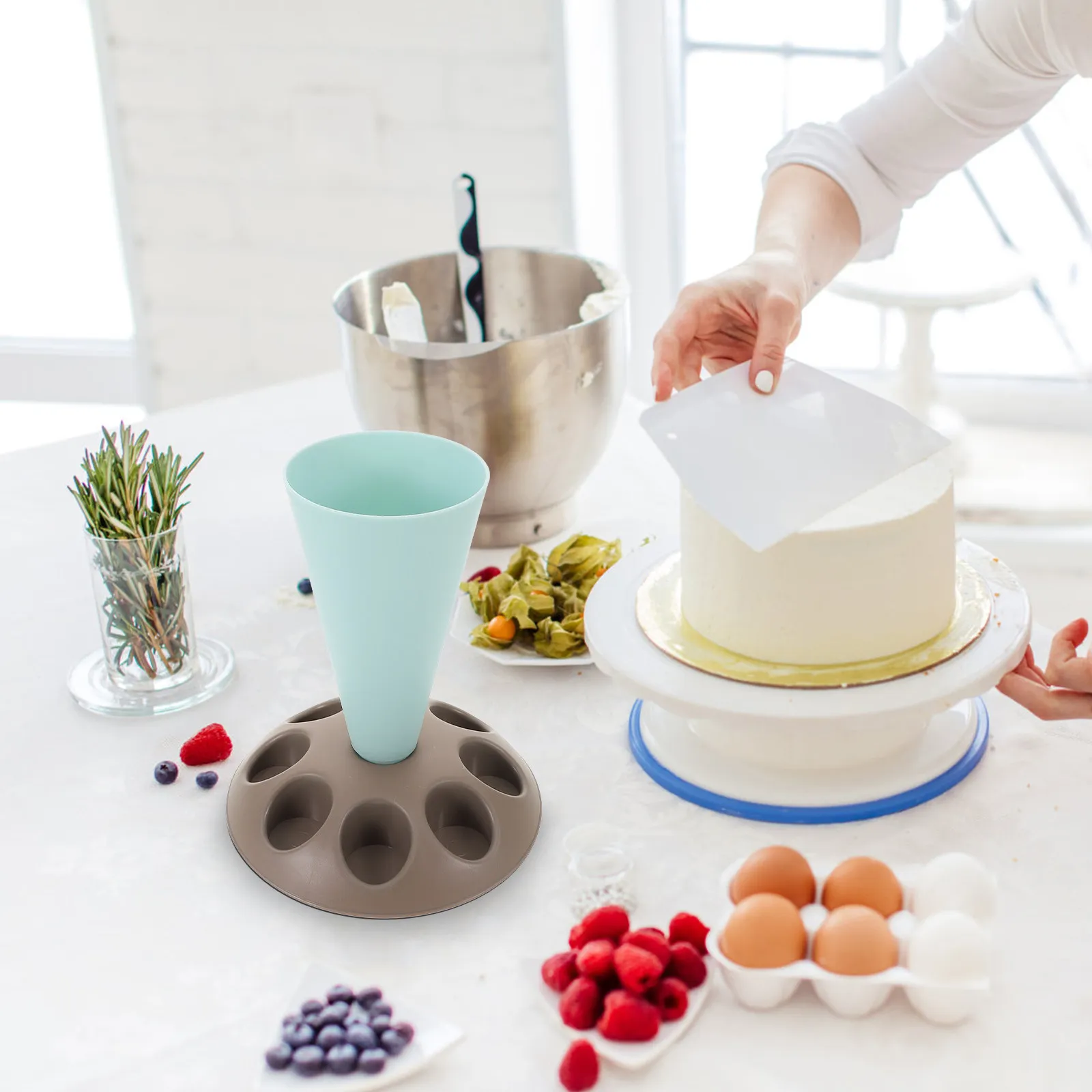 Sturdy Icing Bag Stand with Multi-Slot Design for Piping Bags Fondant Flowers Air Dry Rack Cake Decorating Tools Sugarcraft